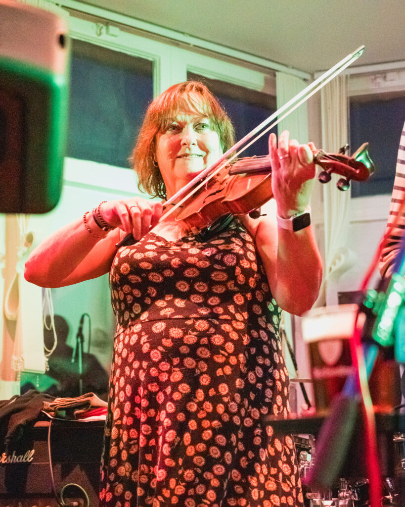 Tracy Smith
Violin